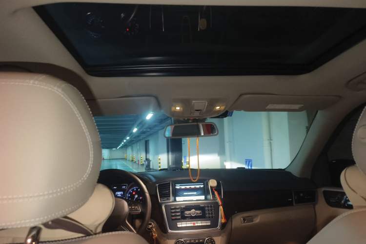 Used Mercedes-Benz M-Class 2014 ML 400 4MATIC Dynamic Model Headliner