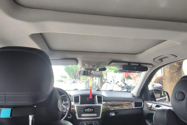 Used Mercedes-Benz M-Class 2014 ML 400 4MATIC Dynamic Model Headliner