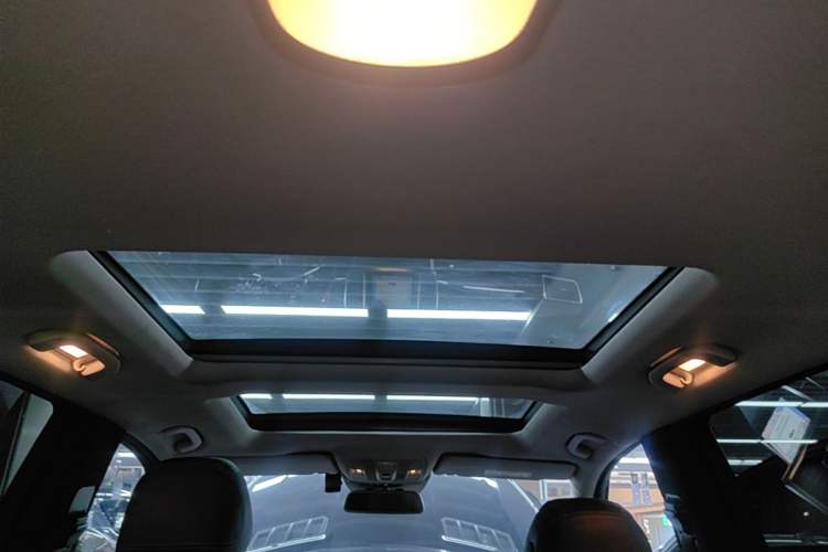 Used Mercedes-Benz M-Class 2014 ML 400 4MATIC Luxury Model Headliner