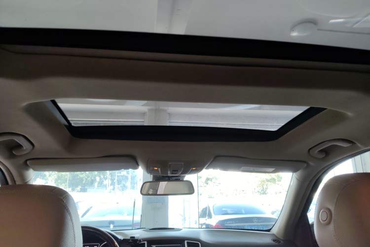 Used Mercedes-Benz M-Class 2014 ML 400 4MATIC Dynamic Model Headliner
