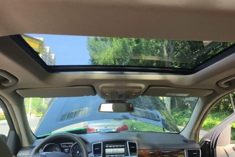 Used Mercedes-Benz M-Class 2014 ML 400 4MATIC Dynamic Model Headliner