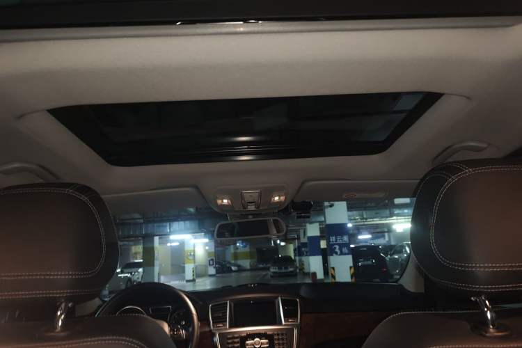 Used Mercedes-Benz M-Class 2014 ML 400 4MATIC Dynamic Model Headliner