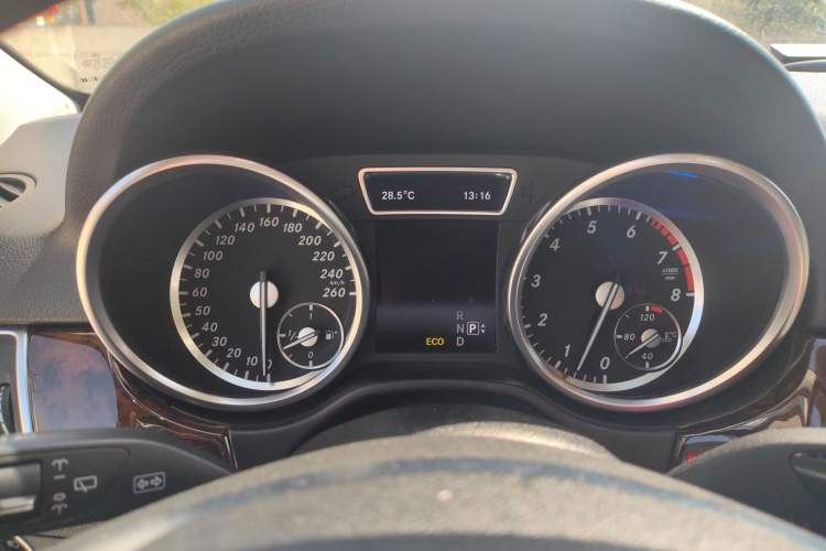 Used Mercedes-Benz M-Class 2014 ML 400 4MATIC Luxury Model Instrument Cluster