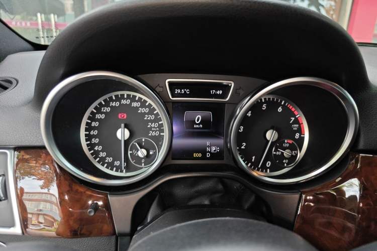 Used Mercedes-Benz M-Class 2014 ML 400 4MATIC Luxury Model Instrument Cluster