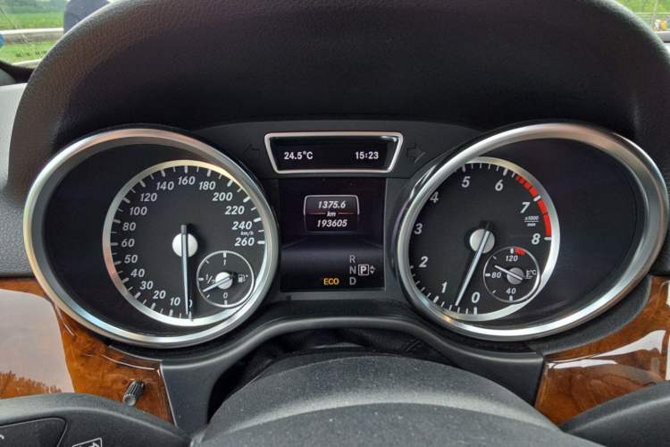 Used Mercedes-Benz M-Class 2014 ML 400 4MATIC Luxury Model Instrument Cluster