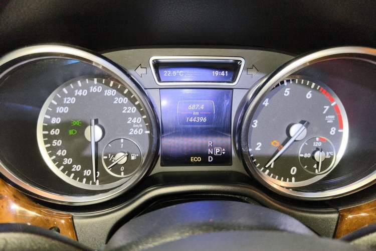 Used Mercedes-Benz M-Class 2014 ML 400 4MATIC Dynamic Model Instrument Cluster