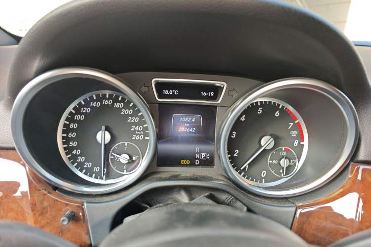 Used Mercedes-Benz M-Class 2014 ML 400 4MATIC Luxury Model Instrument Cluster