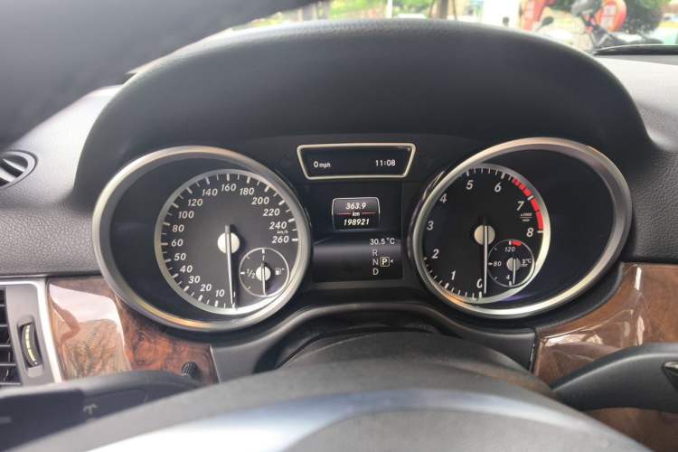 Used Mercedes-Benz M-Class 2014 ML 400 4MATIC Dynamic Model Instrument Cluster