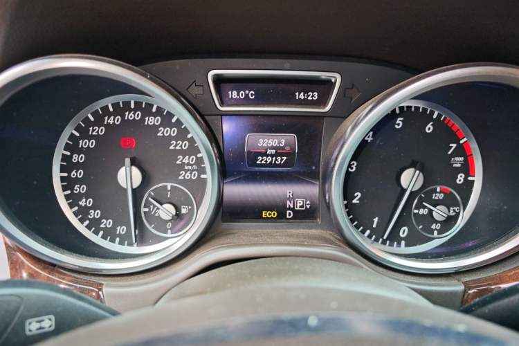Used Mercedes-Benz M-Class 2014 ML 400 4MATIC Dynamic Model Instrument Cluster