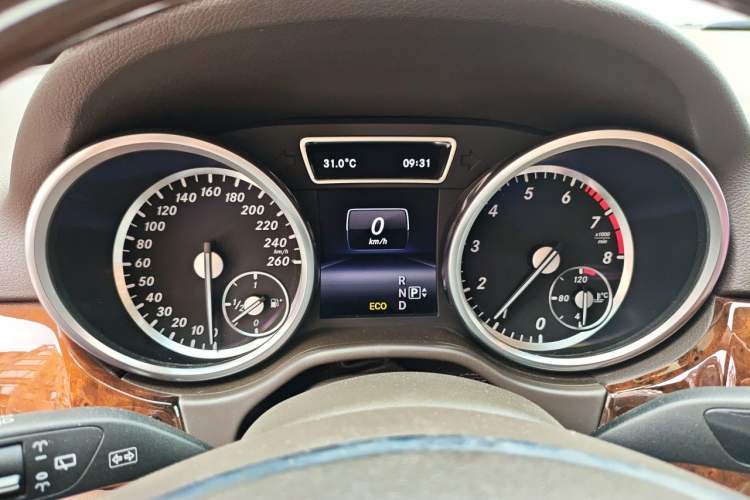 Used Mercedes-Benz M-Class 2014 ML 400 4MATIC Luxury Model Instrument Cluster
