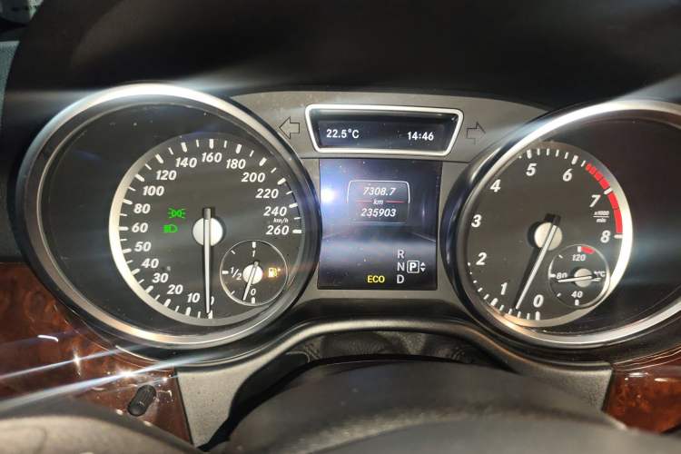 Used Mercedes-Benz M-Class 2014 ML 400 4MATIC Luxury Model Instrument Cluster