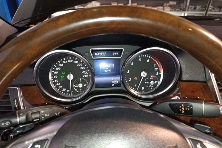 Used Mercedes-Benz M-Class 2014 ML 400 4MATIC Luxury Model Instrument Cluster