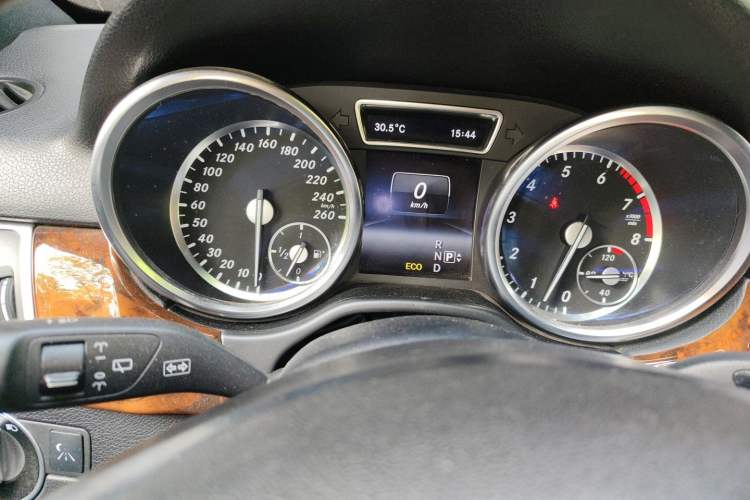 Used Mercedes-Benz M-Class 2014 ML 400 4MATIC Luxury Model Instrument Cluster