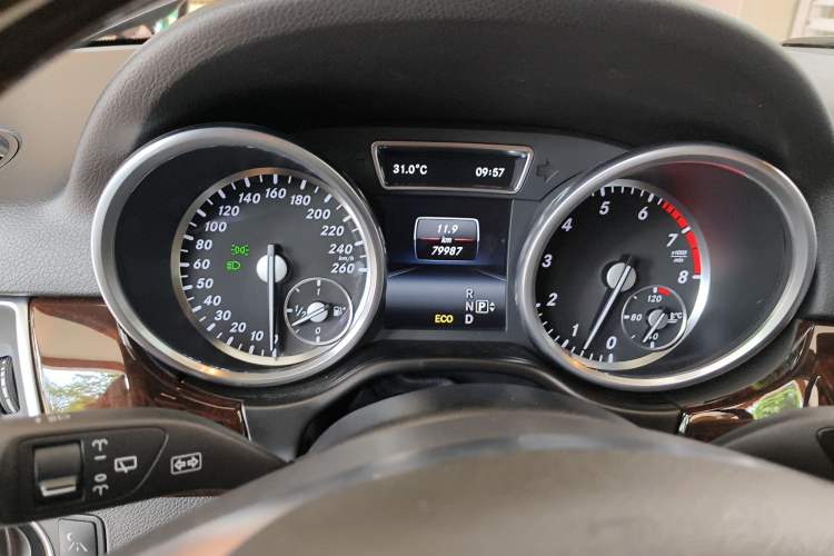 Used Mercedes-Benz M-Class 2014 ML 400 4MATIC Luxury Model Instrument Cluster