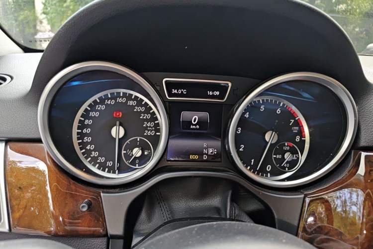 Used Mercedes-Benz M-Class 2014 ML 400 4MATIC Luxury Model Instrument Cluster