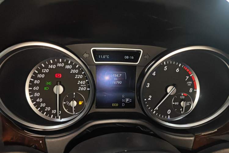 Used Mercedes-Benz M-Class 2014 ML 400 4MATIC Luxury Model Instrument Cluster