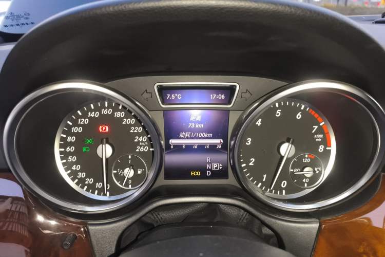 Used Mercedes-Benz M-Class 2014 ML 400 4MATIC Luxury Model Instrument Cluster
