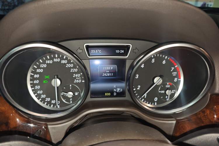 Used Mercedes-Benz M-Class 2014 ML 400 4MATIC Dynamic Model Instrument Cluster