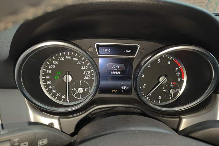 Used Mercedes-Benz M-Class 2014 ML 320 4MATIC Instrument Cluster