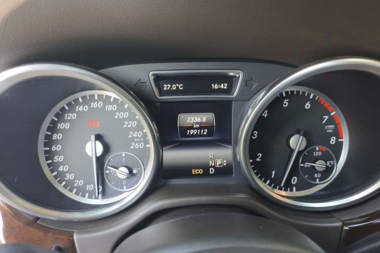 Used Mercedes-Benz M-Class 2014 ML 400 4MATIC Dynamic Model Instrument Cluster