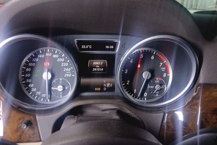 Used Mercedes-Benz M-Class 2014 ML 400 4MATIC Dynamic Model Instrument Cluster