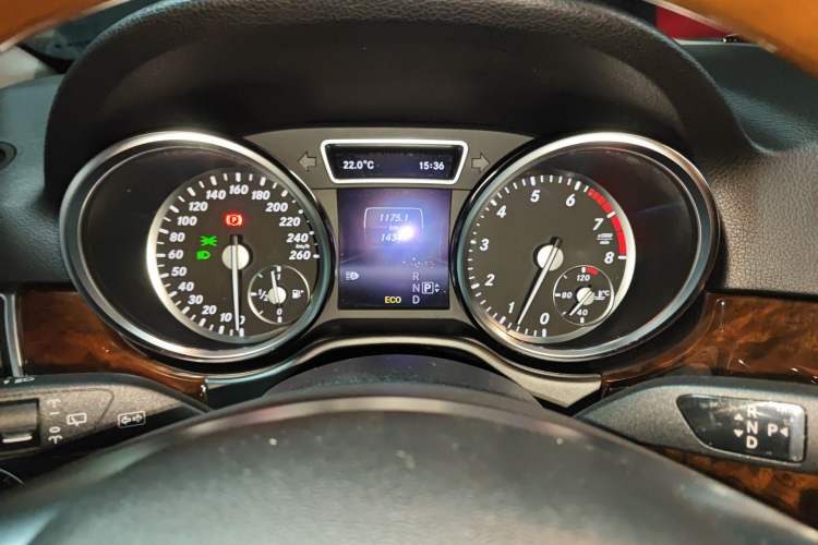 Used Mercedes-Benz M-Class 2014 ML 400 4MATIC Luxury Model Instrument Cluster