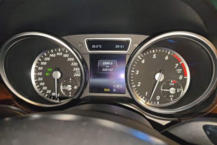 Used Mercedes-Benz M-Class 2014 ML 400 4MATIC Dynamic Model Instrument Cluster