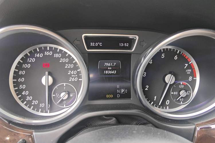 Used Mercedes-Benz M-Class 2014 ML 400 4MATIC Luxury Model Instrument Cluster