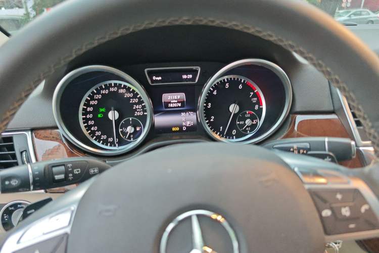 Used Mercedes-Benz M-Class 2014 ML 400 4MATIC Dynamic Model Instrument Cluster