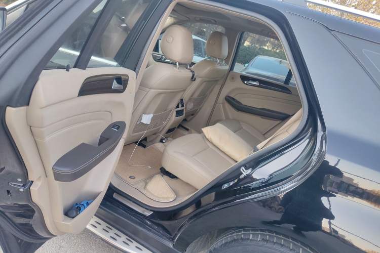 Used Mercedes-Benz M-Class 2014 ML 350 CDI 4MATIC Interior 1