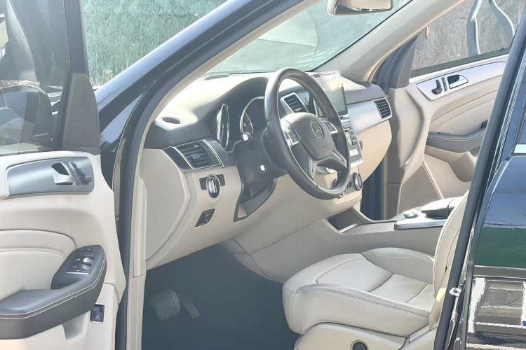 Used Mercedes-Benz M-Class 2014 ML 320 4MATIC Interior 1