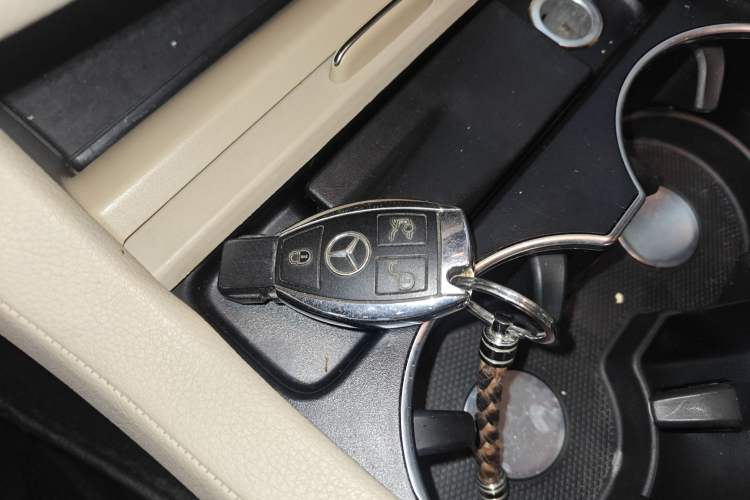 Used Mercedes-Benz M-Class 2014 ML 320 4MATIC Interior 1