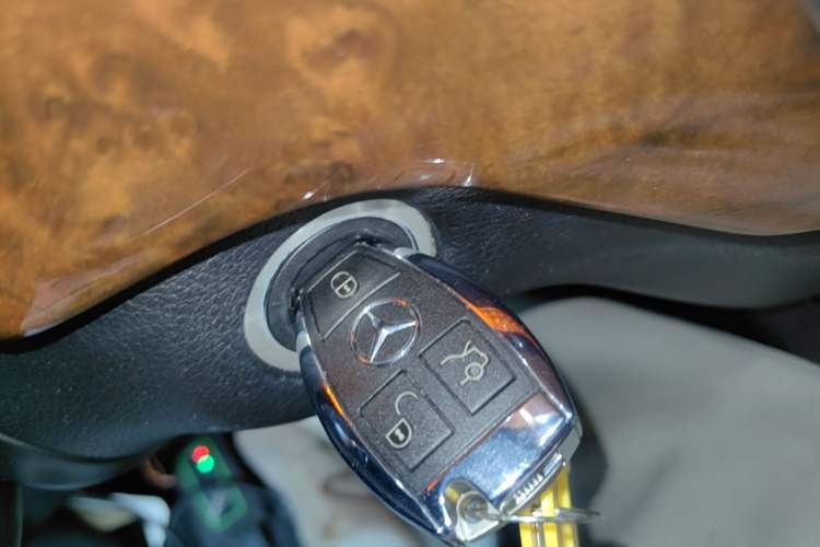 Used Mercedes-Benz M-Class 2014 ML 400 4MATIC Luxury Model Interior 1