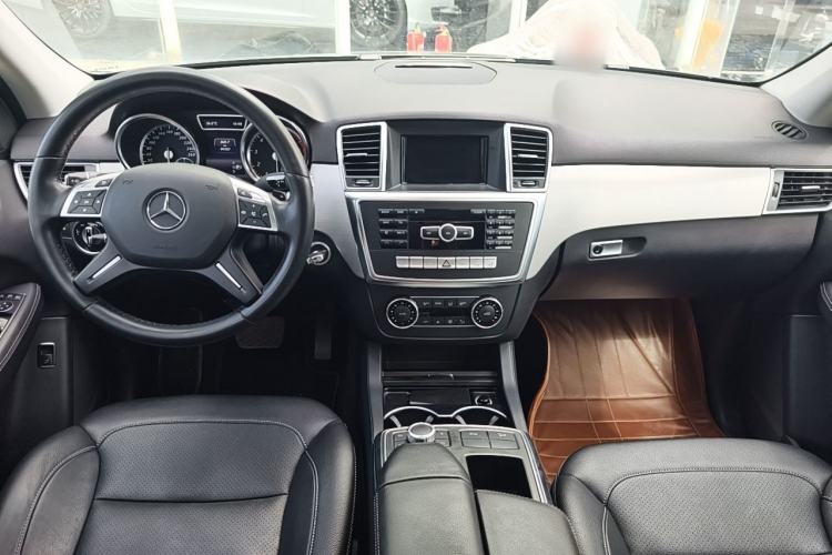 Used Mercedes-Benz M-Class 2014 ML 320 4MATIC Interior 1