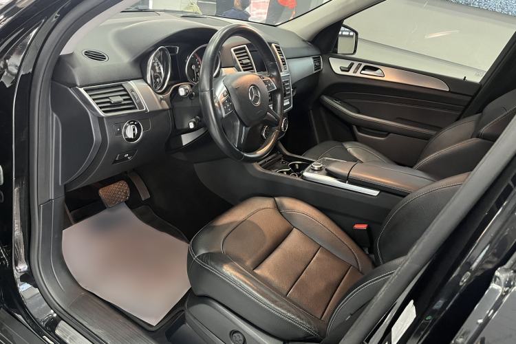 Used Mercedes-Benz M-Class 2014 ML 320 4MATIC Interior 1