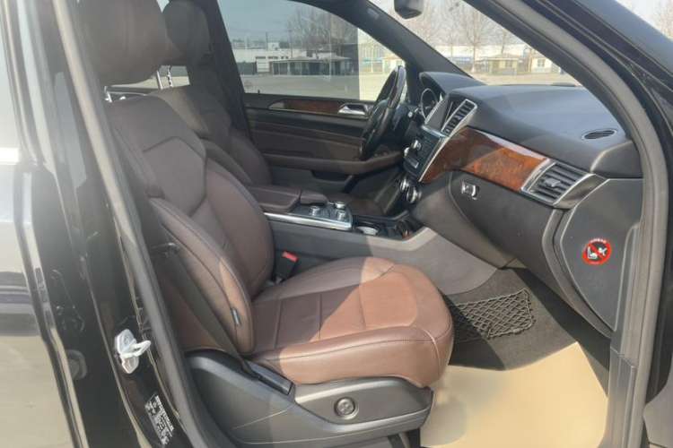 Used Mercedes-Benz M-Class 2014 ML 400 4MATIC Luxury Model Interior 10