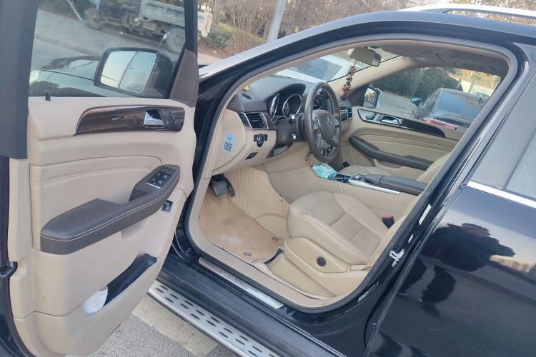Used Mercedes-Benz M-Class 2014 ML 350 CDI 4MATIC Interior 2