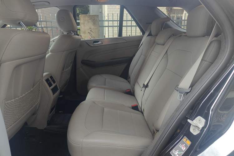 Used Mercedes-Benz M-Class 2014 ML 320 4MATIC Interior 2