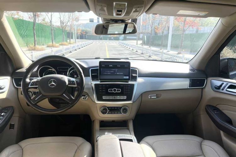 Used Mercedes-Benz M-Class 2014 ML 320 4MATIC Interior 2