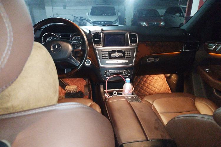 Used Mercedes-Benz M-Class 2014 ML 400 4MATIC Luxury Model Interior 2