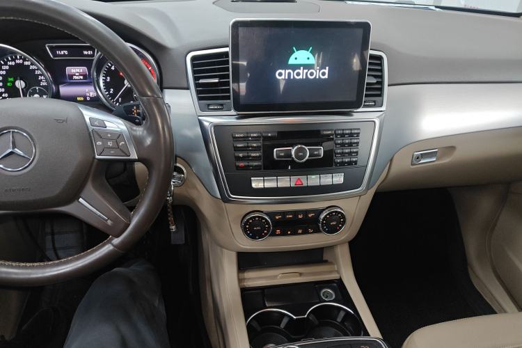 Used Mercedes-Benz M-Class 2014 ML 320 4MATIC Interior 2