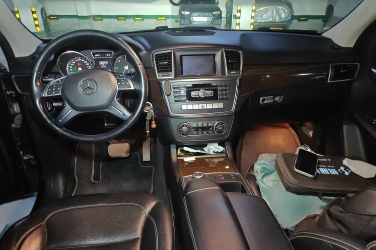 Used Mercedes-Benz M-Class 2014 ML 350 CDI 4MATIC Interior 2