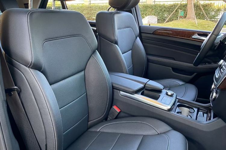 Used Mercedes-Benz M-Class 2014 ML 400 4MATIC Dynamic Model Interior 2