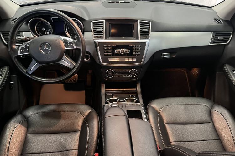 Used Mercedes-Benz M-Class 2014 ML 320 4MATIC Interior 2