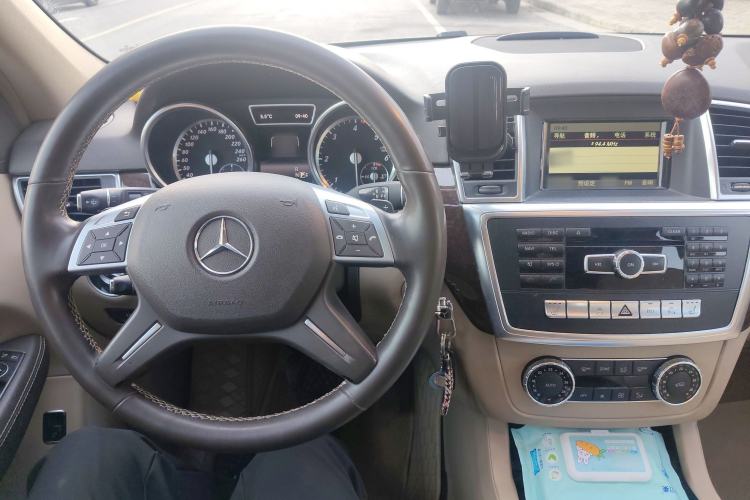 Used Mercedes-Benz M-Class 2014 ML 350 CDI 4MATIC Interior 3