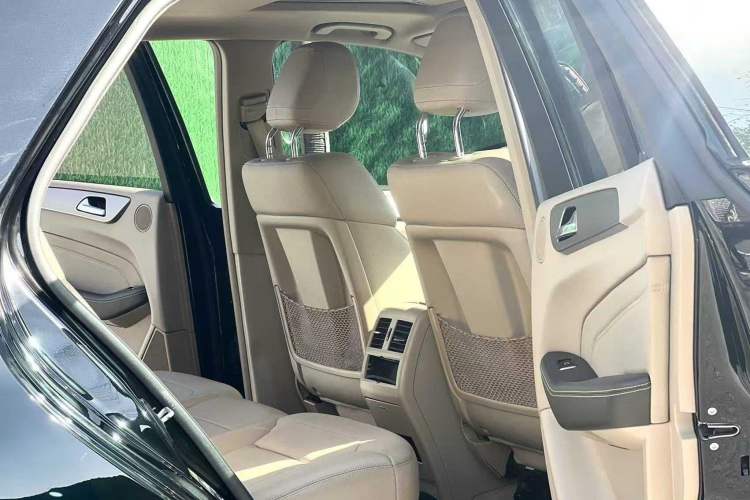 Used Mercedes-Benz M-Class 2014 ML 320 4MATIC Interior 3