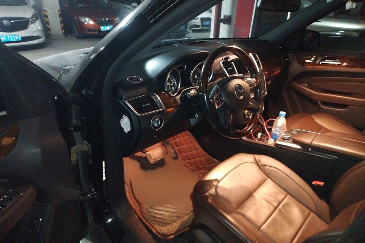 Used Mercedes-Benz M-Class 2014 ML 400 4MATIC Luxury Model Interior 3