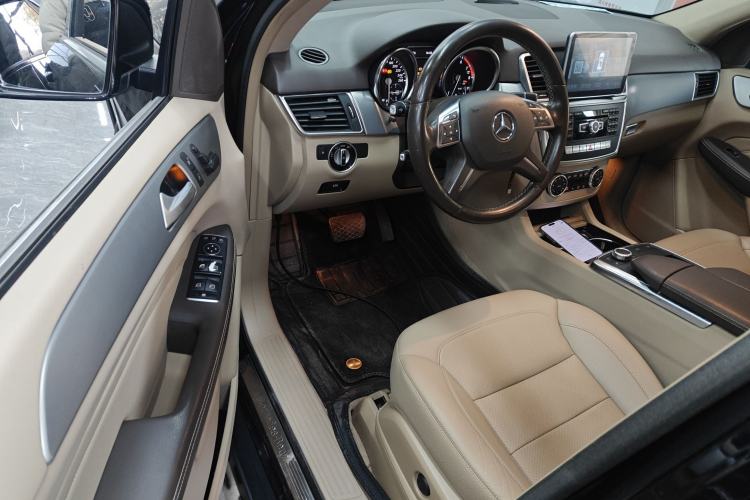 Used Mercedes-Benz M-Class 2014 ML 320 4MATIC Interior 3