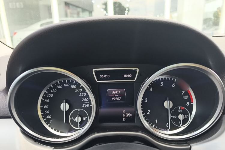 Used Mercedes-Benz M-Class 2014 ML 320 4MATIC Interior 3