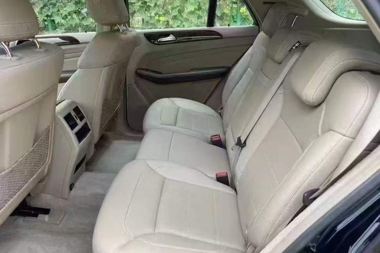 Used Mercedes-Benz M-Class 2014 ML 400 4MATIC Dynamic Model Interior 3